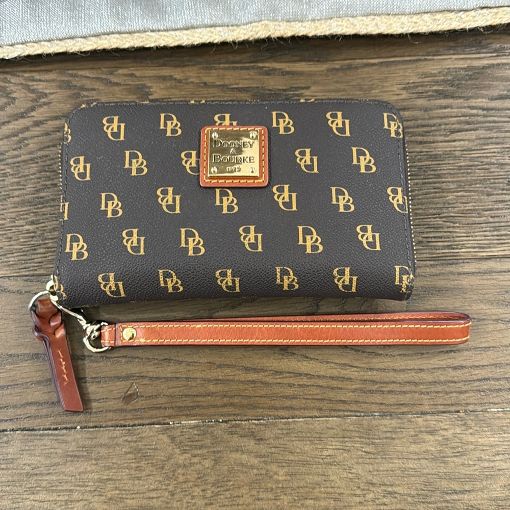 Dooney & Burke Blakely large zip around wristlet
